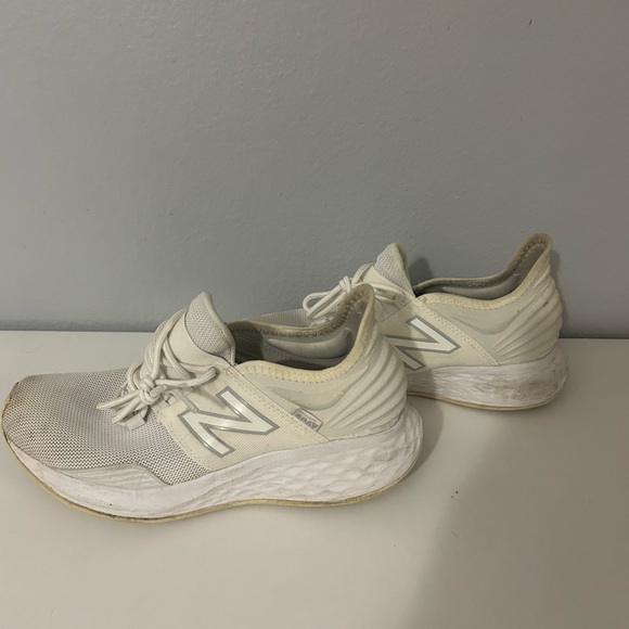 Women’s new balance shoes - Picture 3 of 4